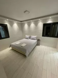 9a85b069-9e06-4fe3-822f-34c9b6d3ace2