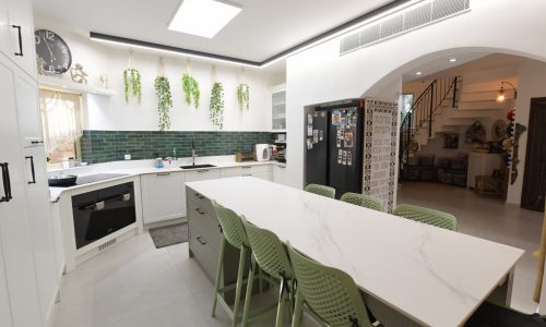 1e6240ee-7bd9-412e-adc8-05e5474d378a