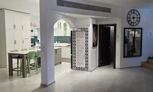 86FDF526-928C-4925-88AF-6F9461B04A4A